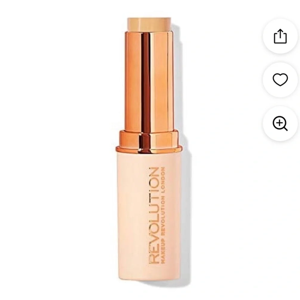 Makeup Revolution Fast Base Stick Foundation NIP